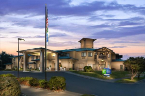 Гостиница Holiday Inn Express Hotel & Suites Arcata/Eureka-Airport Area, an IHG Hotel  Мак-Кинливилл